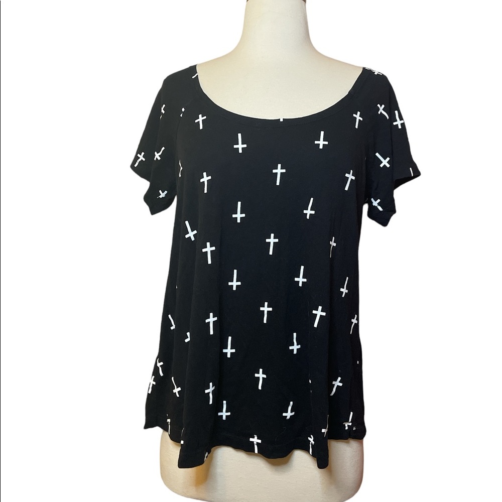 F21 Black and White Cross Shirt